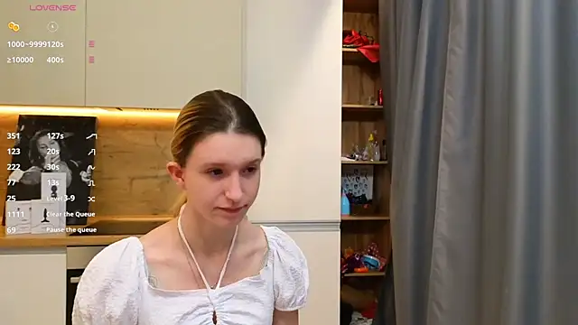 Fellissa online show from December 2024 04:05:01 PM