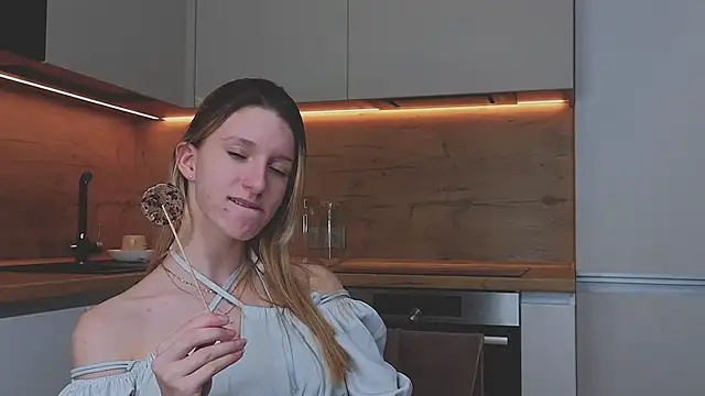 Fellissa online show from December 2024 08:15:01 PM