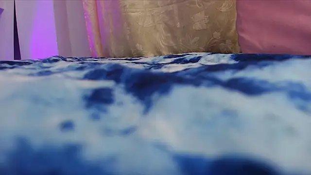  sara london online show from March 2025 12:00:01 PM