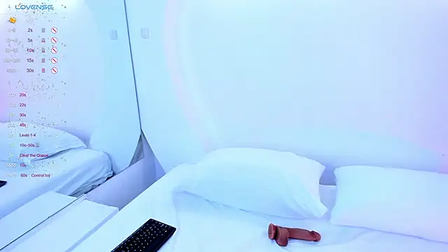 Snapshot of NanaOsaky chatting on December 2024 12:52:02 PM NanaOsaky online show from December 2024 12:52:02 PM