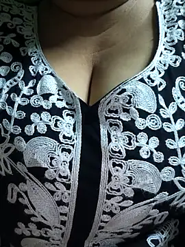 Snapshot of Rinki_Guptaa chatting on December 2025 10:11:01 AM Rinki Guptaa online show from December 2025 10:11:01 AM