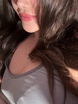 Elinatiranda online show from July 2026 10:45:01 PM