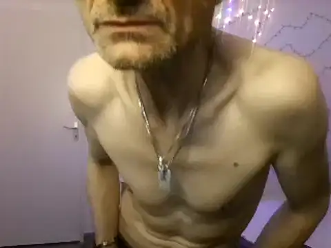 Snapshot of brunoguunot chatting on December 2024 10:20:01 PM brunoguunot online show from December 2024 10:20:01 PM