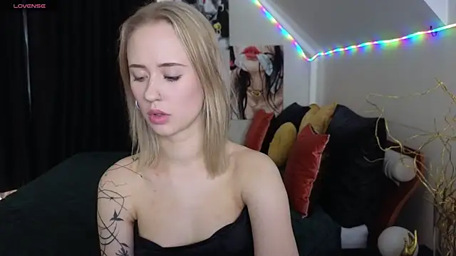 SashaBrooks online show from October 2025 01:32:01 PM