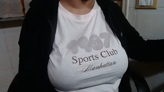 Snapshot of Foxlady2271 chatting on November 2025 12:48:02 PM Foxlady2271 online show from November 2025 12:48:02 PM