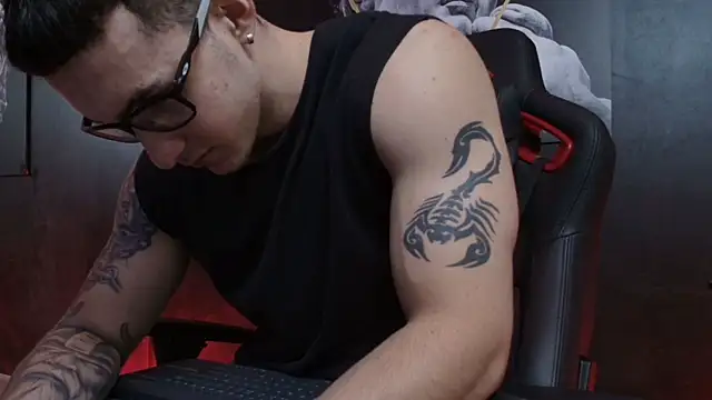 JacksonOlsenn online show from October 2025 08:51:02 PM