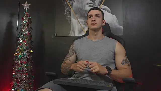 JacksonOlsenn online show from December 2025 08:47:02 PM