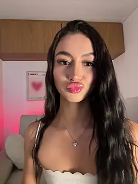 maddy bronw  online show from November 2025 10:32:01 PM