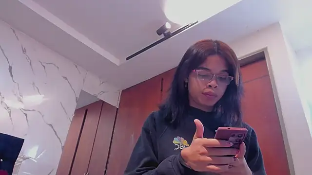 evelyn wine online show from October 2025 07:03:02 PM