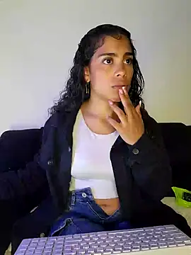 Snapshot of NINA_18_YEARS chatting on December 2024 09:51:02 PM NINA 18 YEARS online show from December 2024 09:51:02 PM