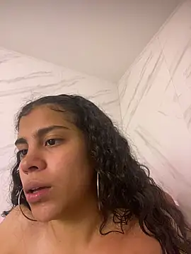 Snapshot of NINA_18_YEARS chatting on February 2025 12:48:02 AM NINA 18 YEARS online show from February 2025 12:48:02 AM