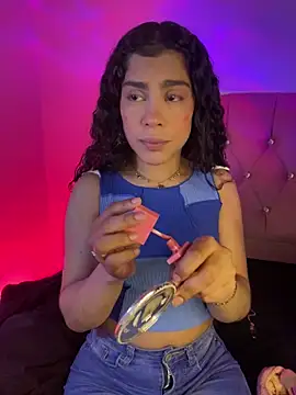 Snapshot of NINA_18_YEARS chatting on September 2025 12:33:02 AM NINA 18 YEARS online show from September 2025 12:33:02 AM