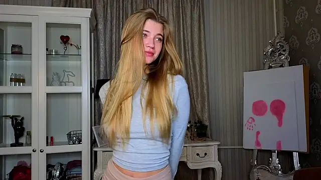 Snapshot of AnneFoxy chatting on November 2025 07:41:01 AM AnneFoxy online show from November 2025 07:41:01 AM