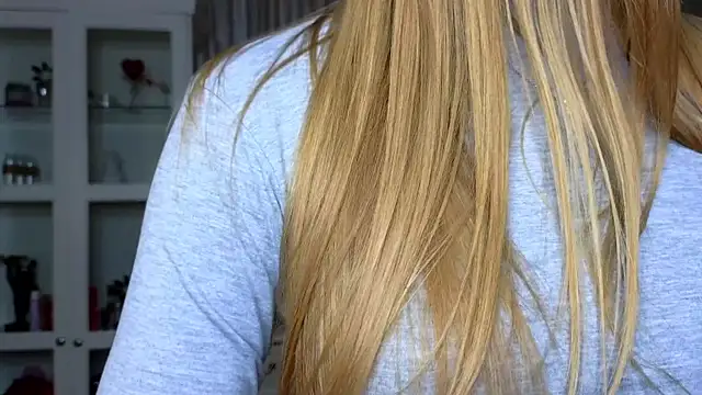 Snapshot of AnneFoxy chatting on November 2025 07:47:02 AM AnneFoxy online show from November 2025 07:47:02 AM