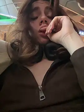 Lily  Belle online show from December 2024 04:25:01 PM