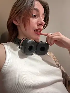 Lily  Belle online show from March 2025 04:30:01 PM