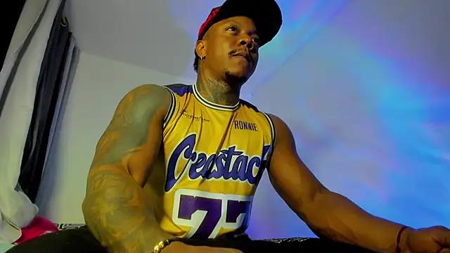 Snapshot of ronnie_7777 chatting on October 2025 04:31:01 AM ronnie 7777 online show from October 2025 04:31:01 AM