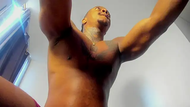 Snapshot of ronnie_7777 chatting on October 2025 08:04:02 PM ronnie 7777 online show from October 2025 08:04:02 PM