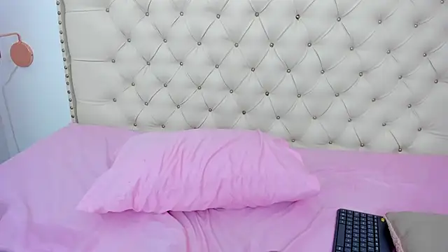 Kim Eli online show from December 2024 07:43:01 PM