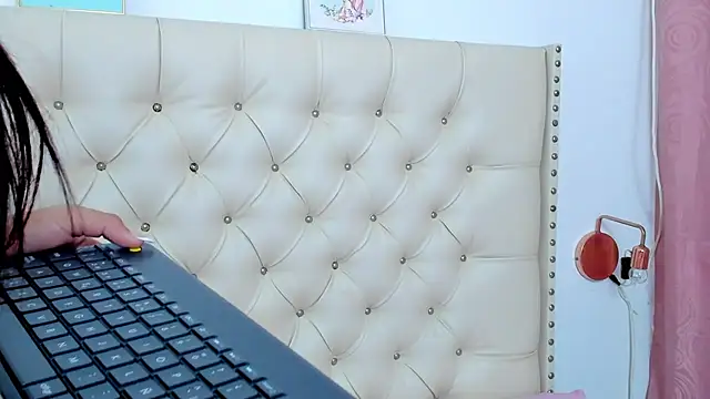 Kim Eli online show from December 2024 10:47:01 PM