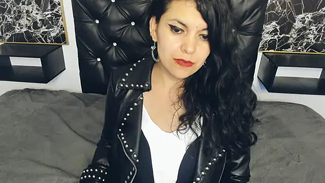 scarlett w0lf online show from January 2025 07:43:01 PM