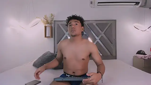 Snapshot of mia_and_masterboy chatting on October 2025 08:10:01 AM mia and masterboy online show from October 2025 08:10:01 AM