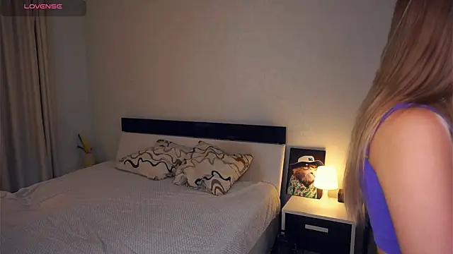 Snapshot of CathrynGeer chatting on October 2025 06:38:02 PM CathrynGeer online show from October 2025 06:38:02 PM