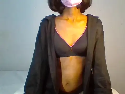 Snapshot of Levinya chatting on December 2024 06:44:02 PM Levinya online show from December 2024 06:44:02 PM