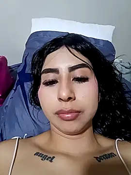 Kenia Moreno1 online show from February 2026 10:14:02 PM