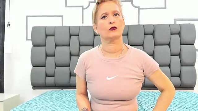 Snapshot of Jade_squirtt chatting on October 2025 12:41:02 PM Jade squirtt online show from October 2025 12:41:02 PM