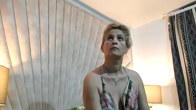 Snapshot of Jade_squirtt chatting on October 2025 10:27:01 AM Jade squirtt online show from October 2025 10:27:01 AM