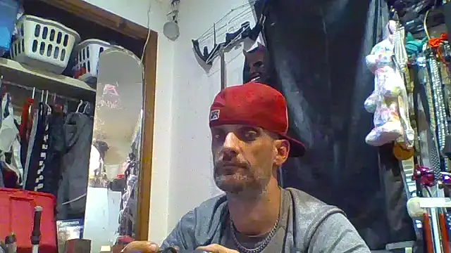 Snapshot of slinginbigD chatting on September 2025 08:01:02 PM slinginbigD online show from September 2025 08:01:02 PM