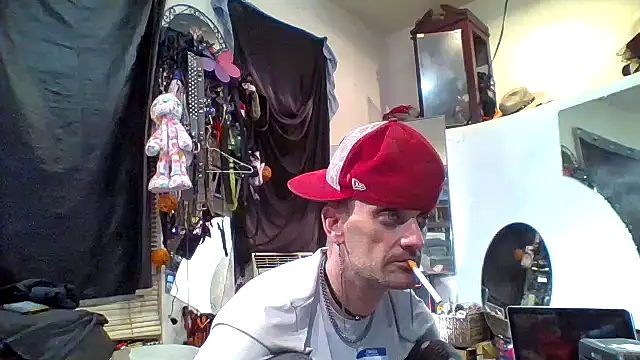 Snapshot of slinginbigD chatting on September 2025 07:13:02 AM slinginbigD online show from September 2025 07:13:02 AM