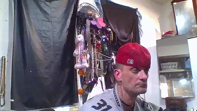 Snapshot of slinginbigD chatting on September 2025 08:25:01 PM slinginbigD online show from September 2025 08:25:01 PM