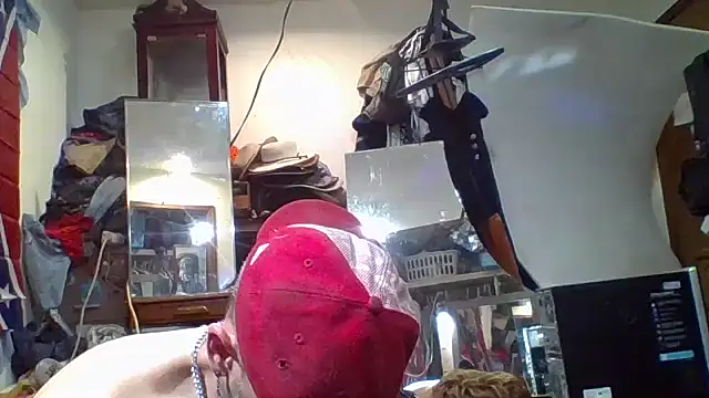 Snapshot of slinginbigD chatting on September 2025 11:43:01 PM slinginbigD online show from September 2025 11:43:01 PM