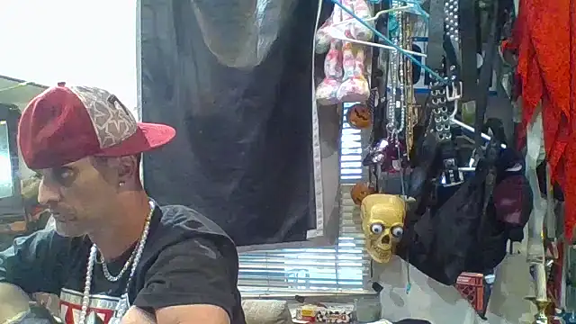 Snapshot of slinginbigD chatting on October 2025 11:03:02 PM slinginbigD online show from October 2025 11:03:02 PM