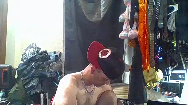 Snapshot of slinginbigD chatting on October 2025 05:48:01 AM slinginbigD online show from October 2025 05:48:01 AM