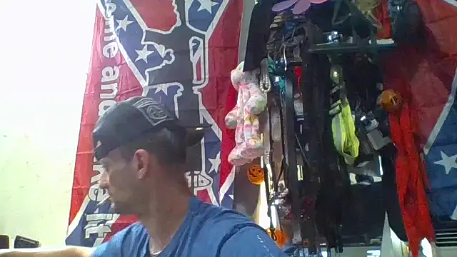 Snapshot of slinginbigD chatting on October 2025 02:40:01 PM slinginbigD online show from October 2025 02:40:01 PM