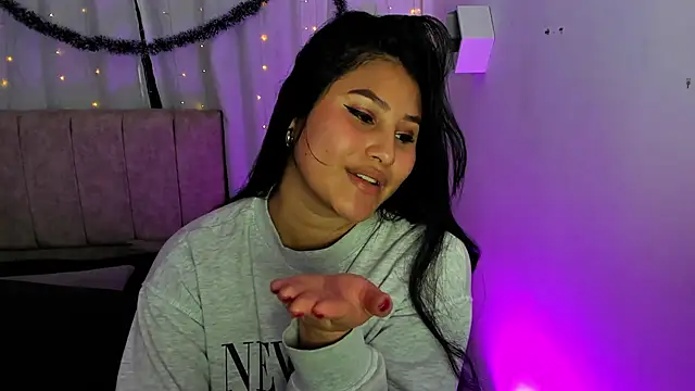 Snapshot of Little_Ivy chatting on January 2025 07:07:02 PM Little Ivy online show from January 2025 07:07:02 PM