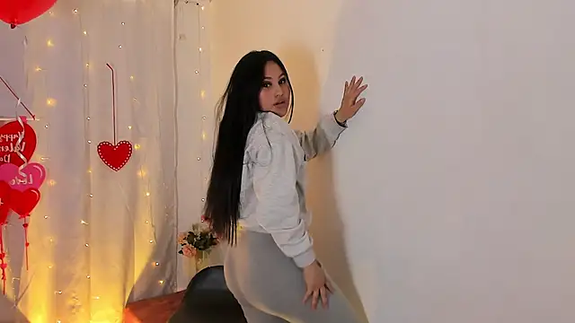 Snapshot of Little_Ivy chatting on February 2025 06:59:02 PM Little Ivy online show from February 2025 06:59:02 PM