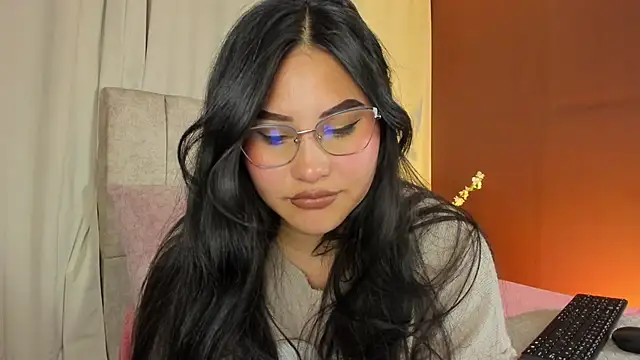 Snapshot of Little_Ivy chatting on October 2025 07:00:01 PM Little Ivy online show from October 2025 07:00:01 PM