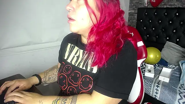 Snapshot of Bruja__Scarlata chatting on February 2025 10:59:01 AM Bruja Scarlata online show from February 2025 10:59:01 AM