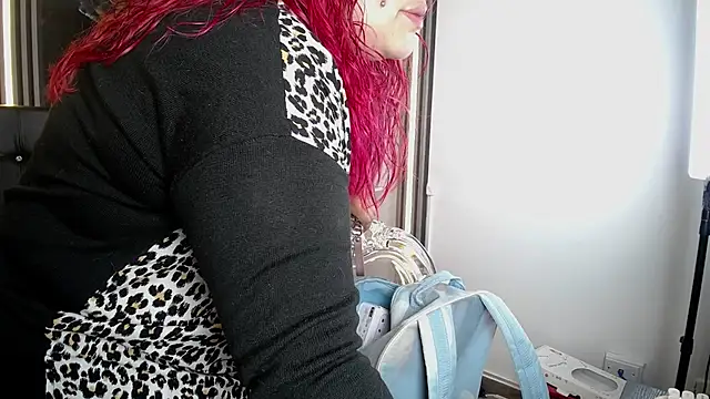 Snapshot of Bruja__Scarlata chatting on September 2025 10:17:02 AM Bruja Scarlata online show from September 2025 10:17:02 AM