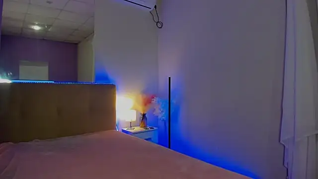 Laura Leee online show from October 2025 05:05:01 AM