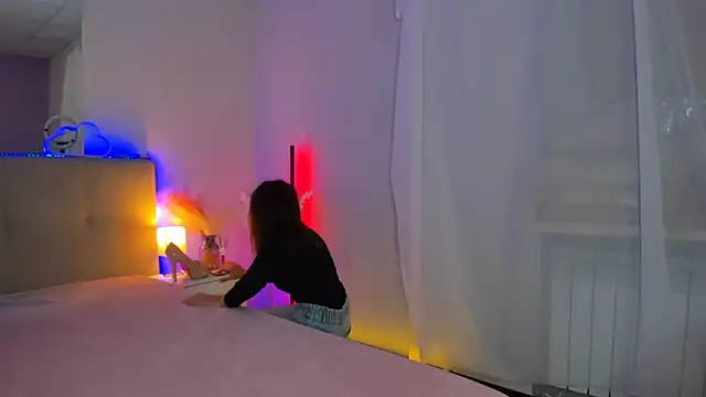 Laura Leee online show from December 2025 05:57:01 AM