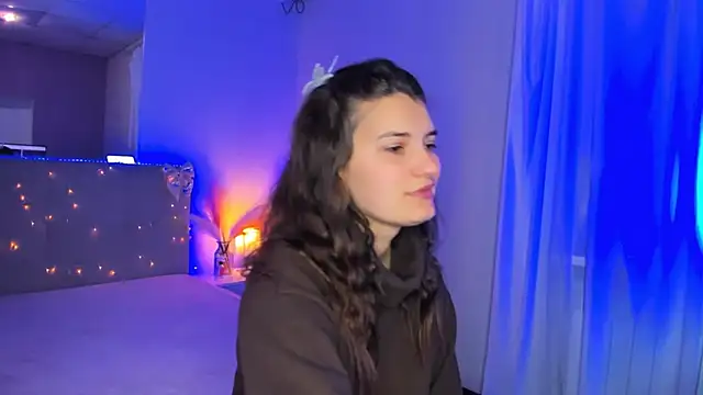 Laura Leee online show from April 2026 05:12:02 AM