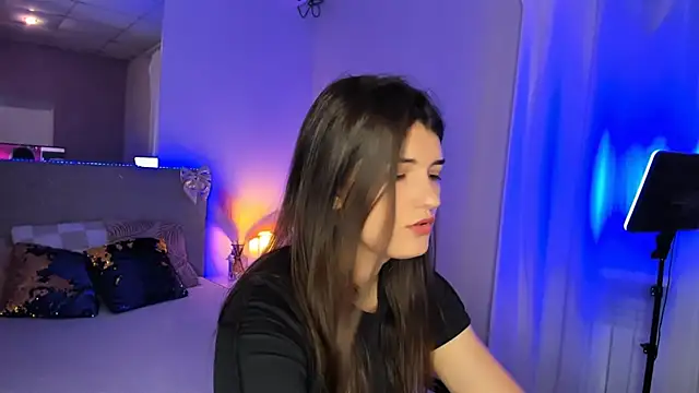 Laura Leee online show from June 2026 05:07:01 AM