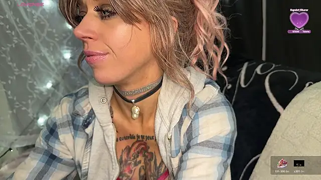 Snapshot of VeronicaRonnieTaylor chatting on October 2025 04:26:01 AM VeronicaRonnieTaylor online show from October 2025 04:26:01 AM