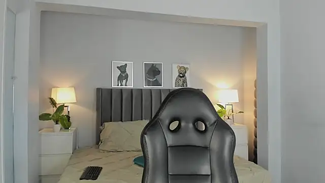 Madie  collins online show from November 2025 11:43:01 AM