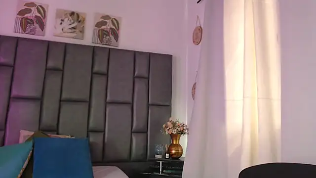 sophiaFoster4u online show from February 2025 05:37:01 PM